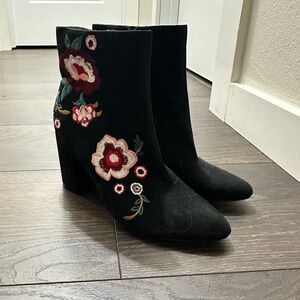 Express Women’s 7 Black Faux Suede Boho Embroidered Booties
